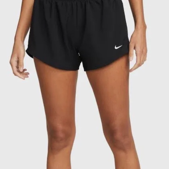 Nike Women's 1 Dry Fit Mis Rise Shorts - Picture 1 of 3